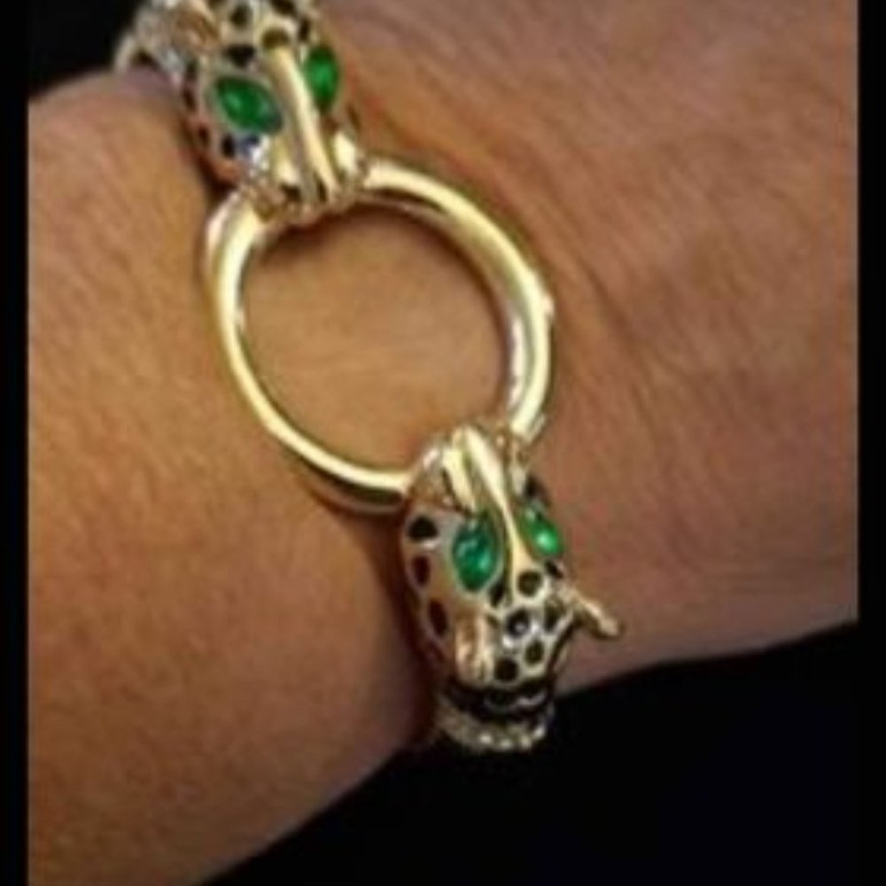 Beautiful toggle clasp Cougar bracelet / New